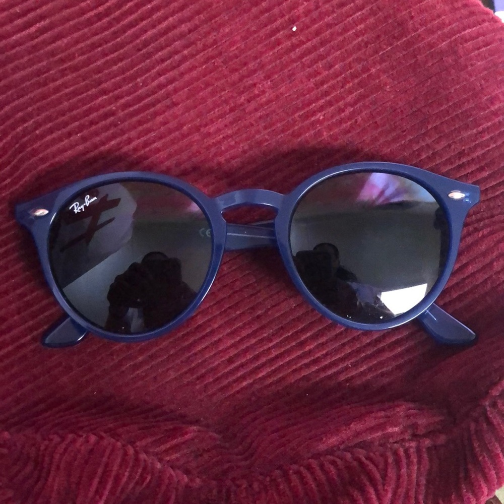 RAY-BANS The Icon Collection